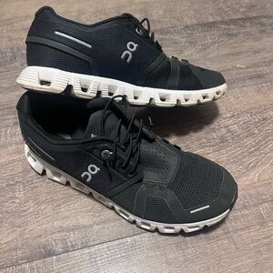 On Running Black Athletic Shoes with two different laces